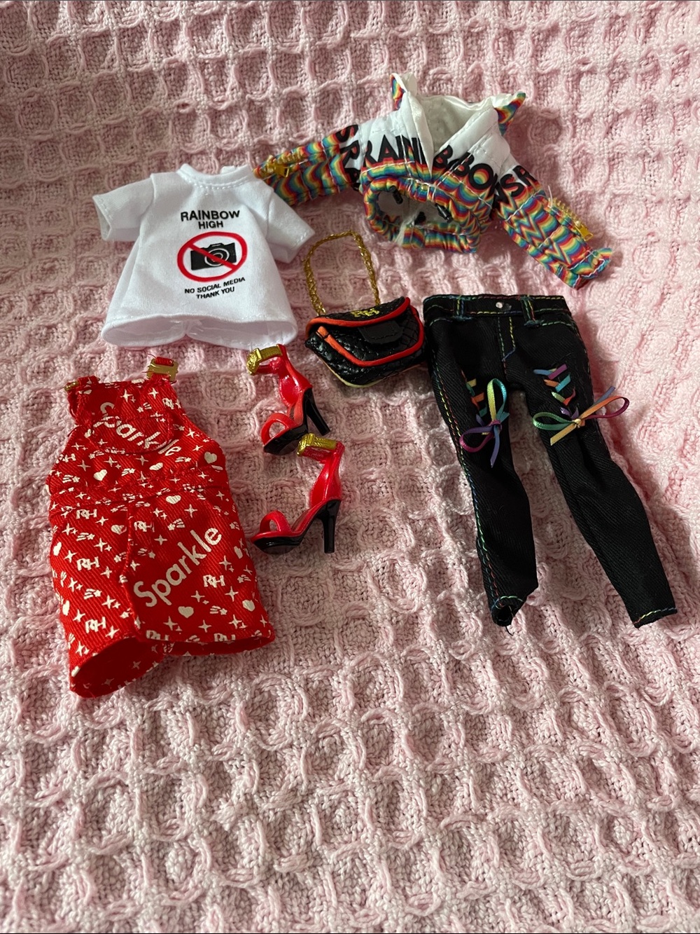 Rainbow High -  Doll Clothing Rainbow and Red themed, heels and purse